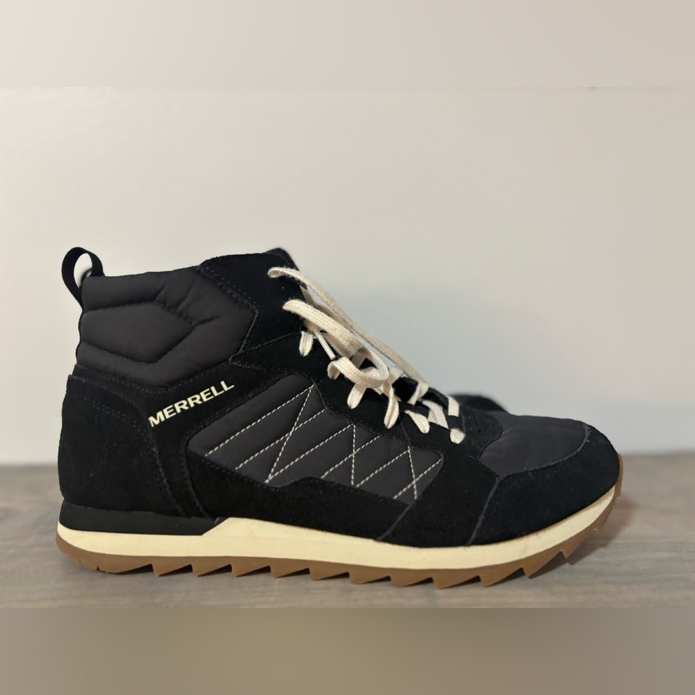 Men’s size 10
Merrell Alipne high top sneakers 
color black and dark gray